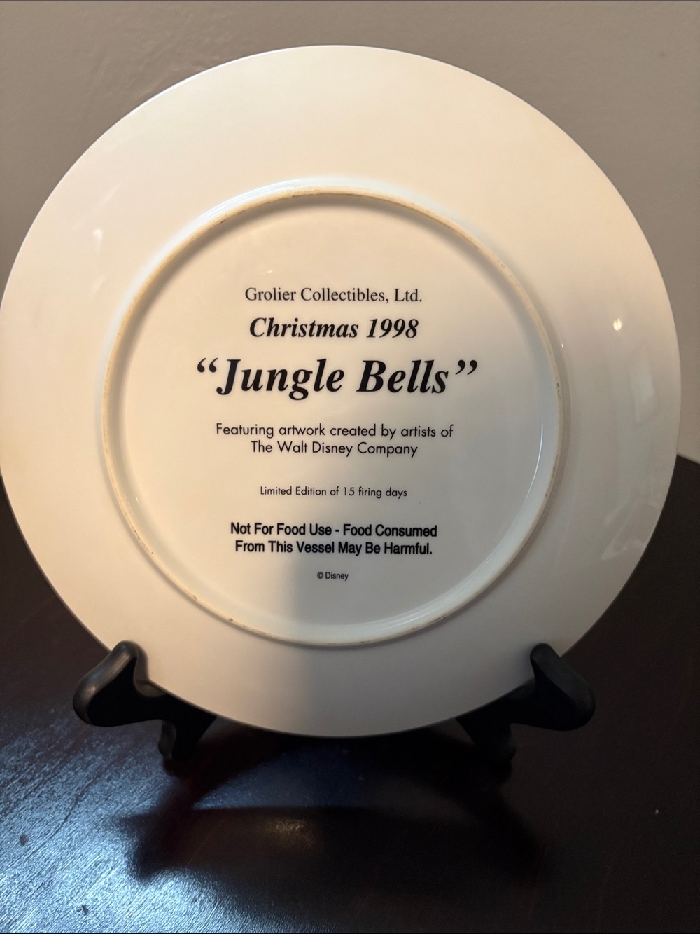 Christmas 1998 Lion King Festive Plate - Green, Yellow, Red - Picture 2 of 5